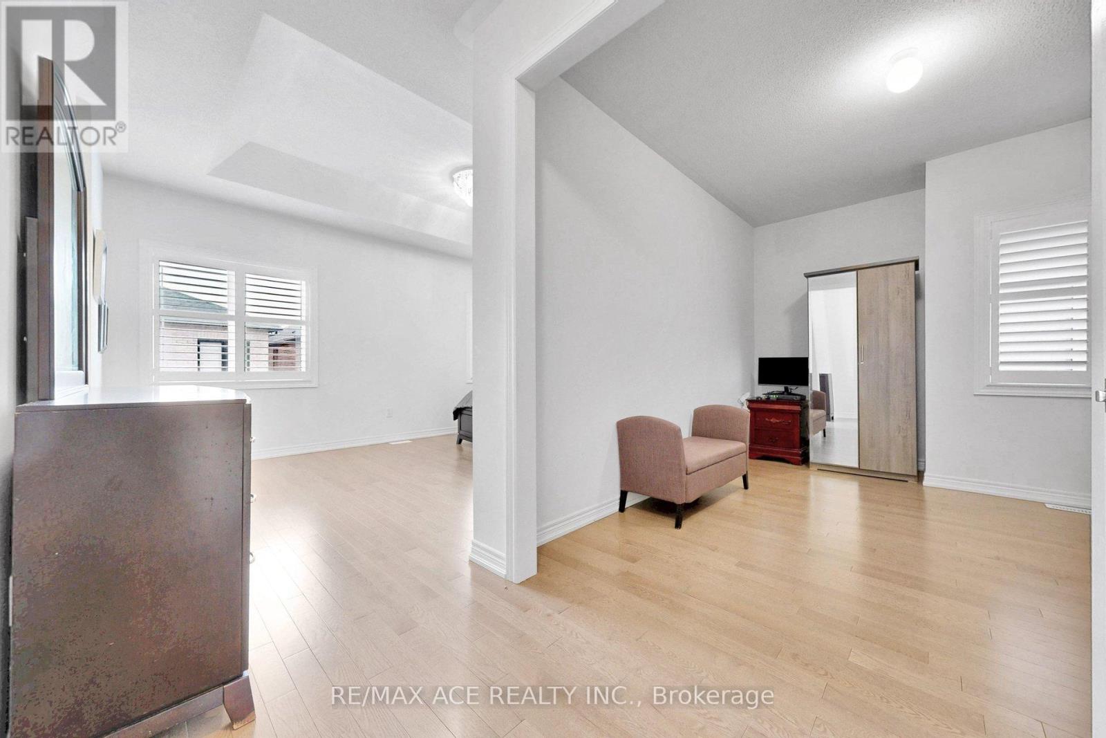 63 Suttonrail Way, Whitchurch-Stouffville, Ontario  L4A 0E4 - Photo 36 - N12930902