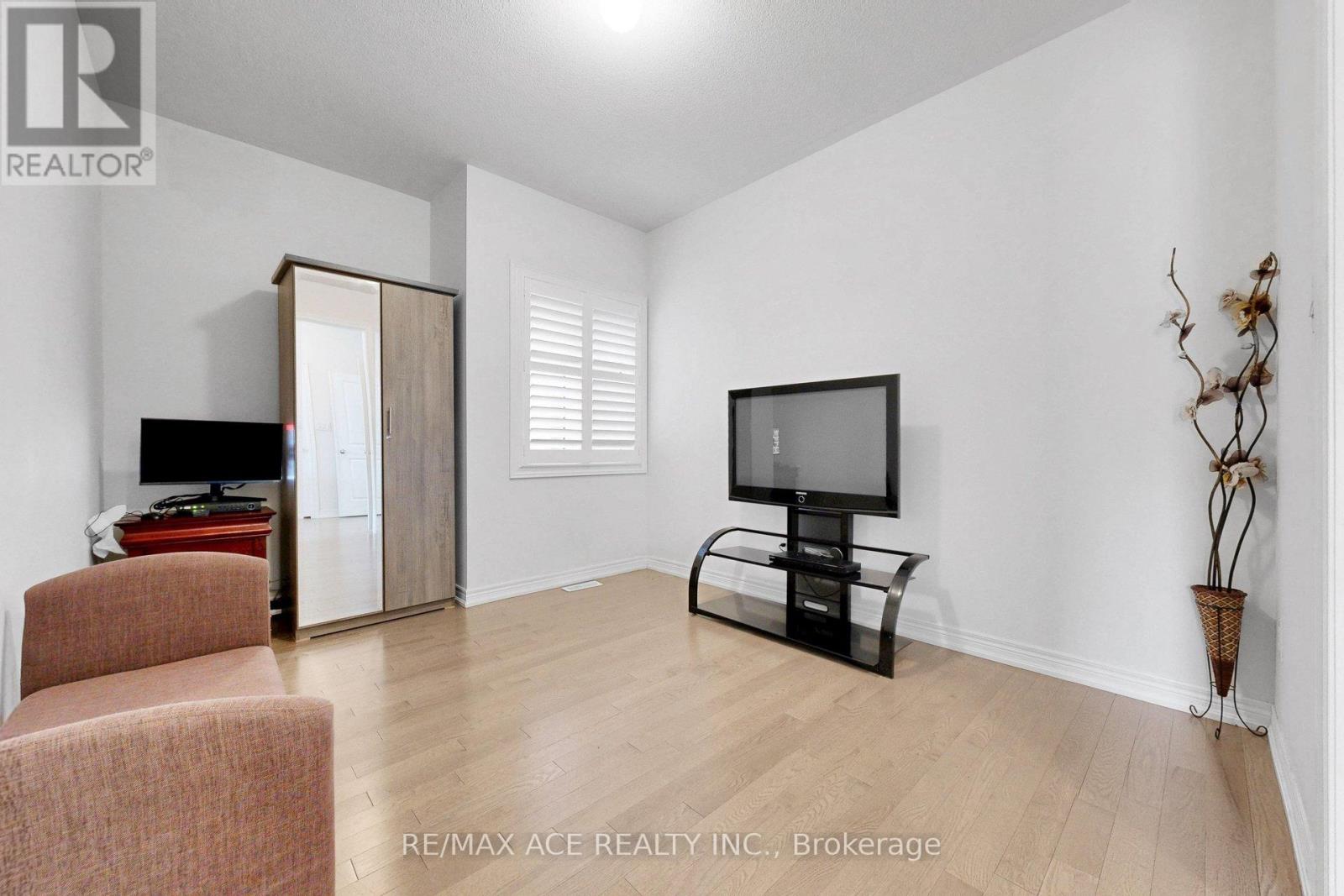 63 Suttonrail Way, Whitchurch-Stouffville, Ontario  L4A 0E4 - Photo 37 - N12930902