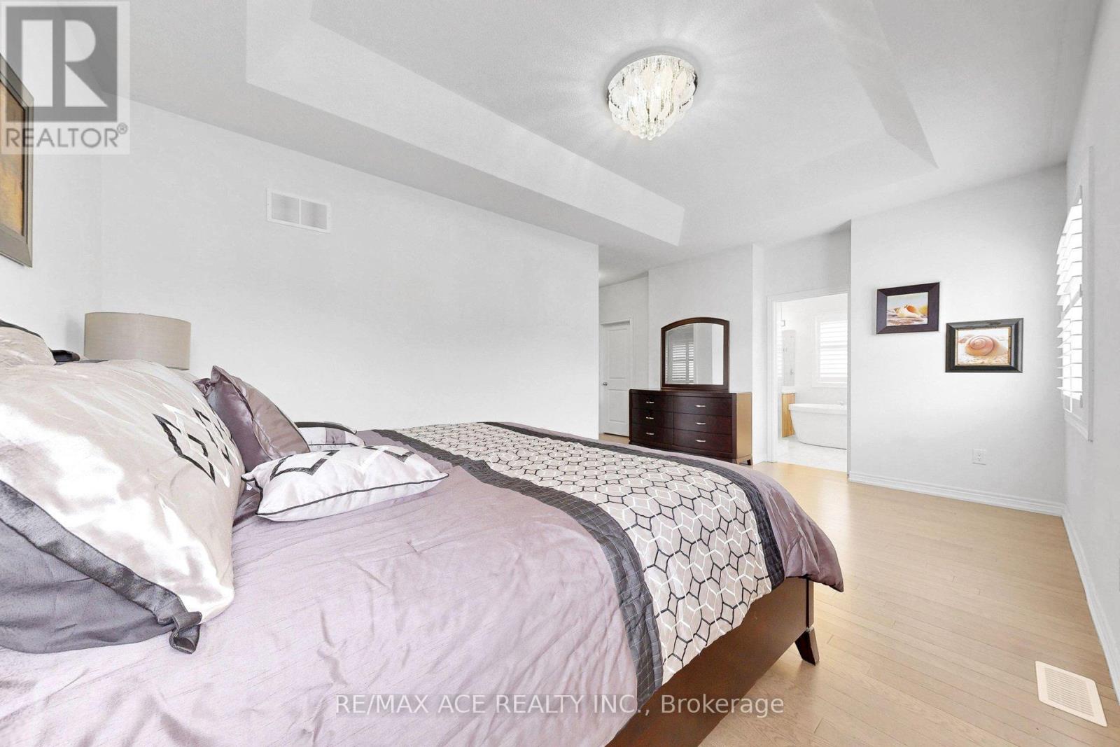 63 Suttonrail Way, Whitchurch-Stouffville, Ontario  L4A 0E4 - Photo 40 - N12930902