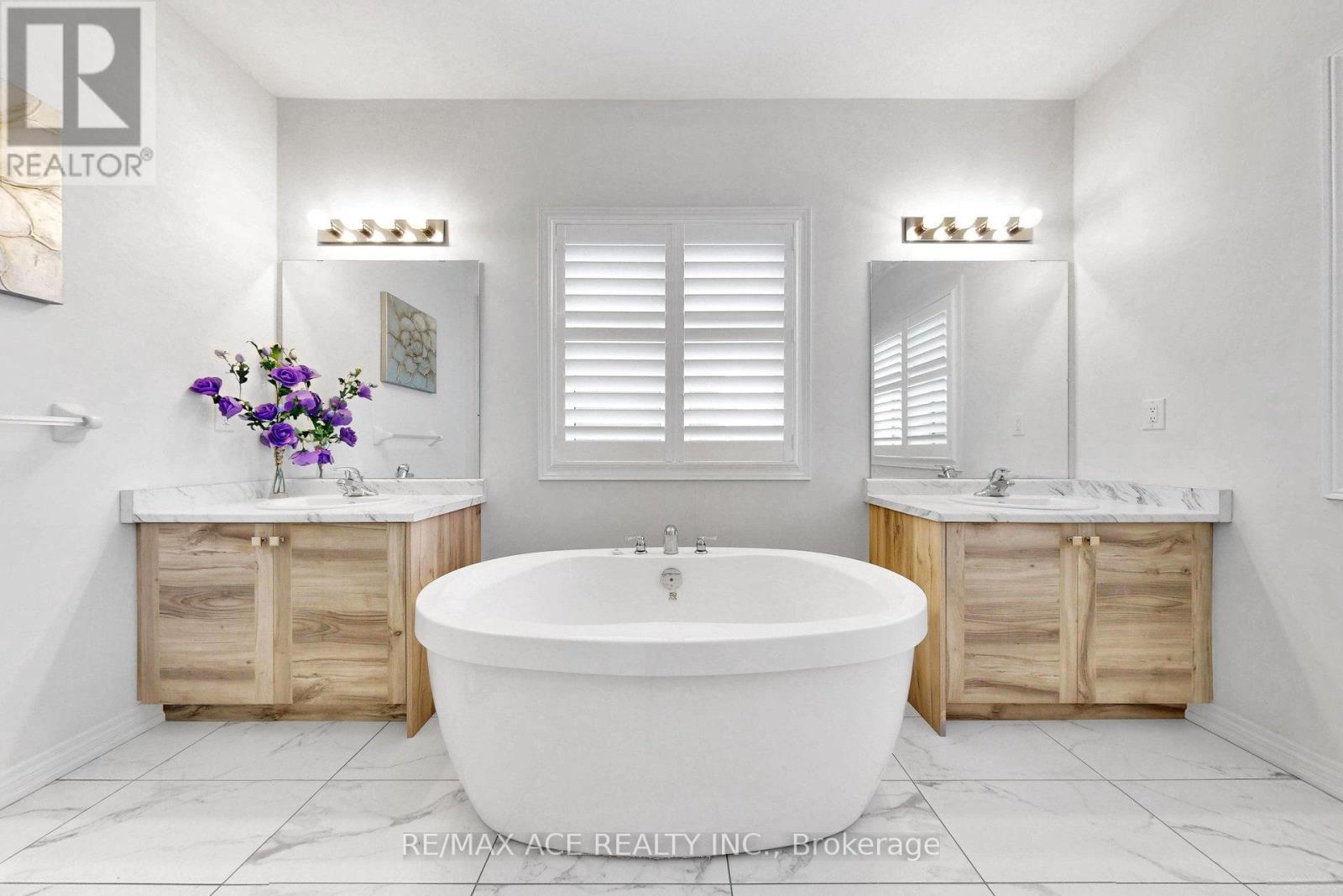 63 Suttonrail Way, Whitchurch-Stouffville, Ontario  L4A 0E4 - Photo 41 - N12930902