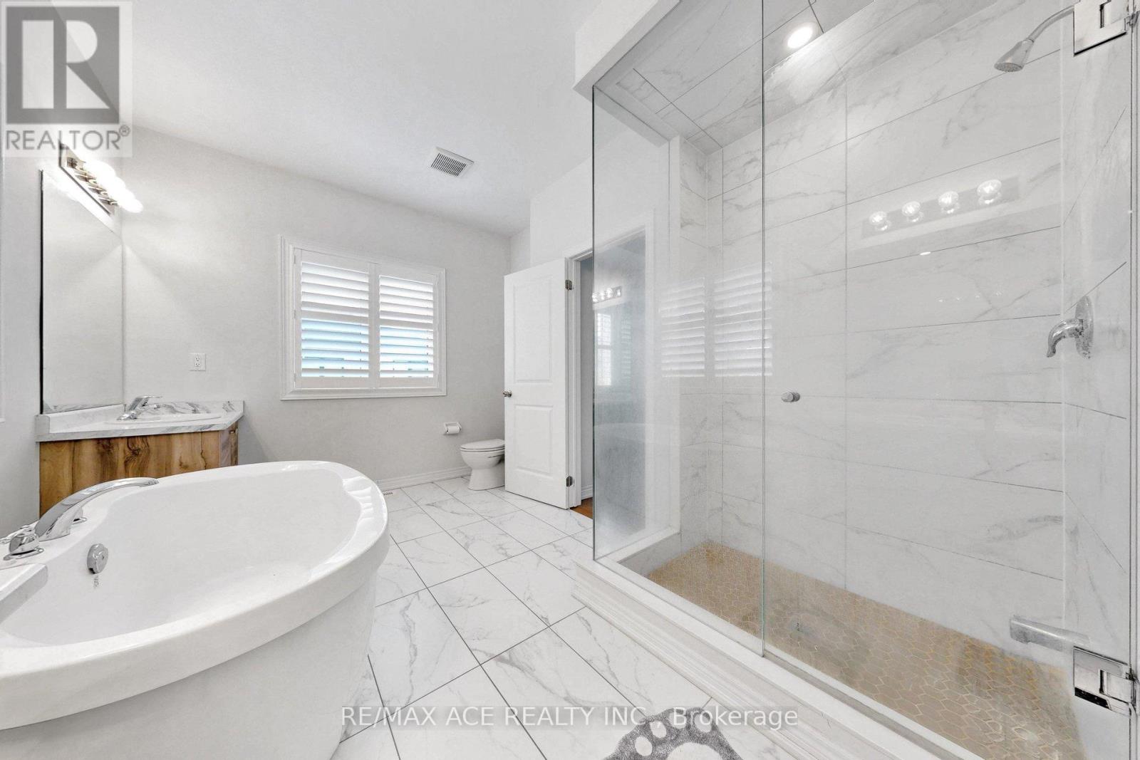 63 Suttonrail Way, Whitchurch-Stouffville, Ontario  L4A 0E4 - Photo 42 - N12930902