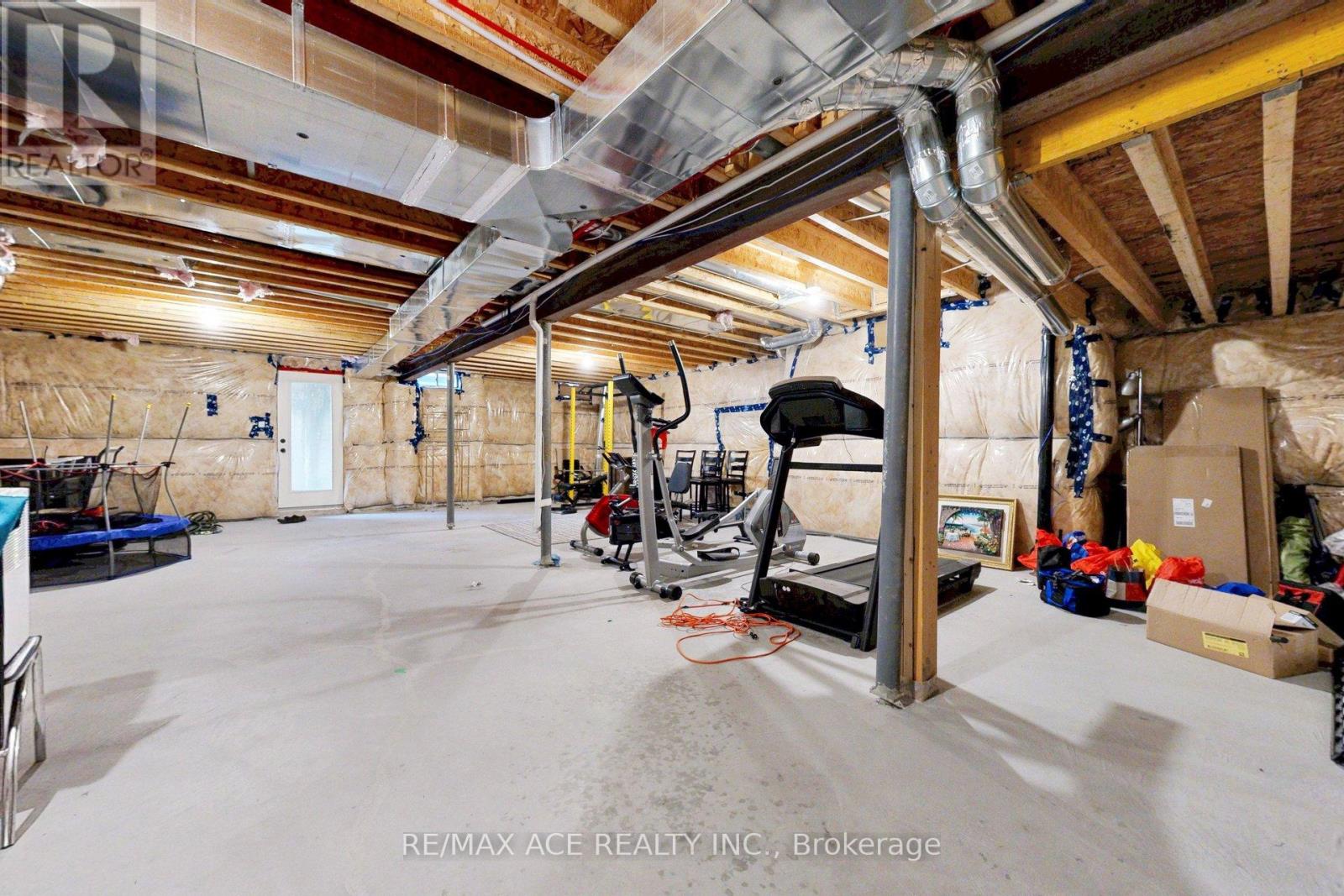 63 Suttonrail Way, Whitchurch-Stouffville, Ontario  L4A 0E4 - Photo 45 - N12930902