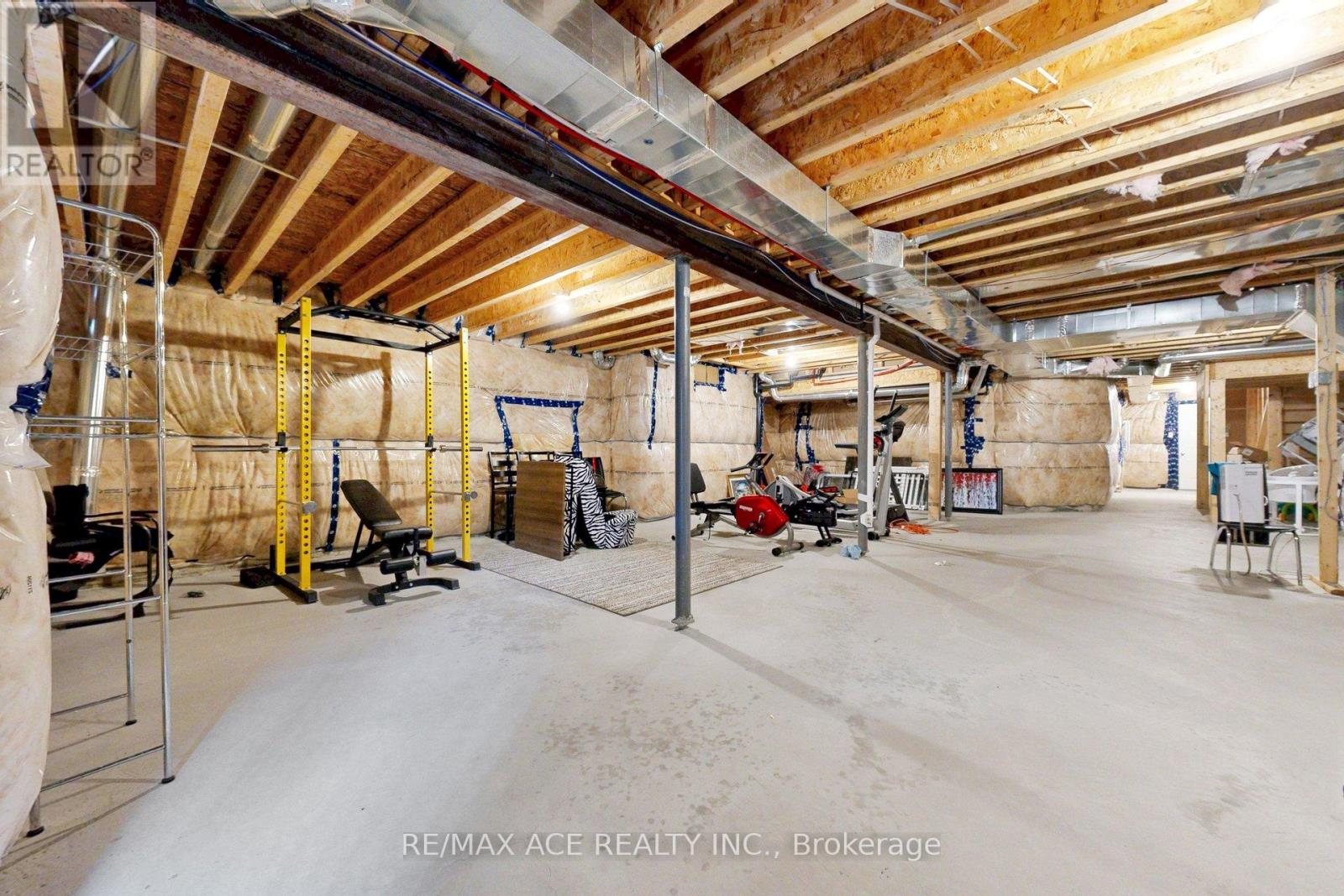 63 Suttonrail Way, Whitchurch-Stouffville, Ontario  L4A 0E4 - Photo 46 - N12930902