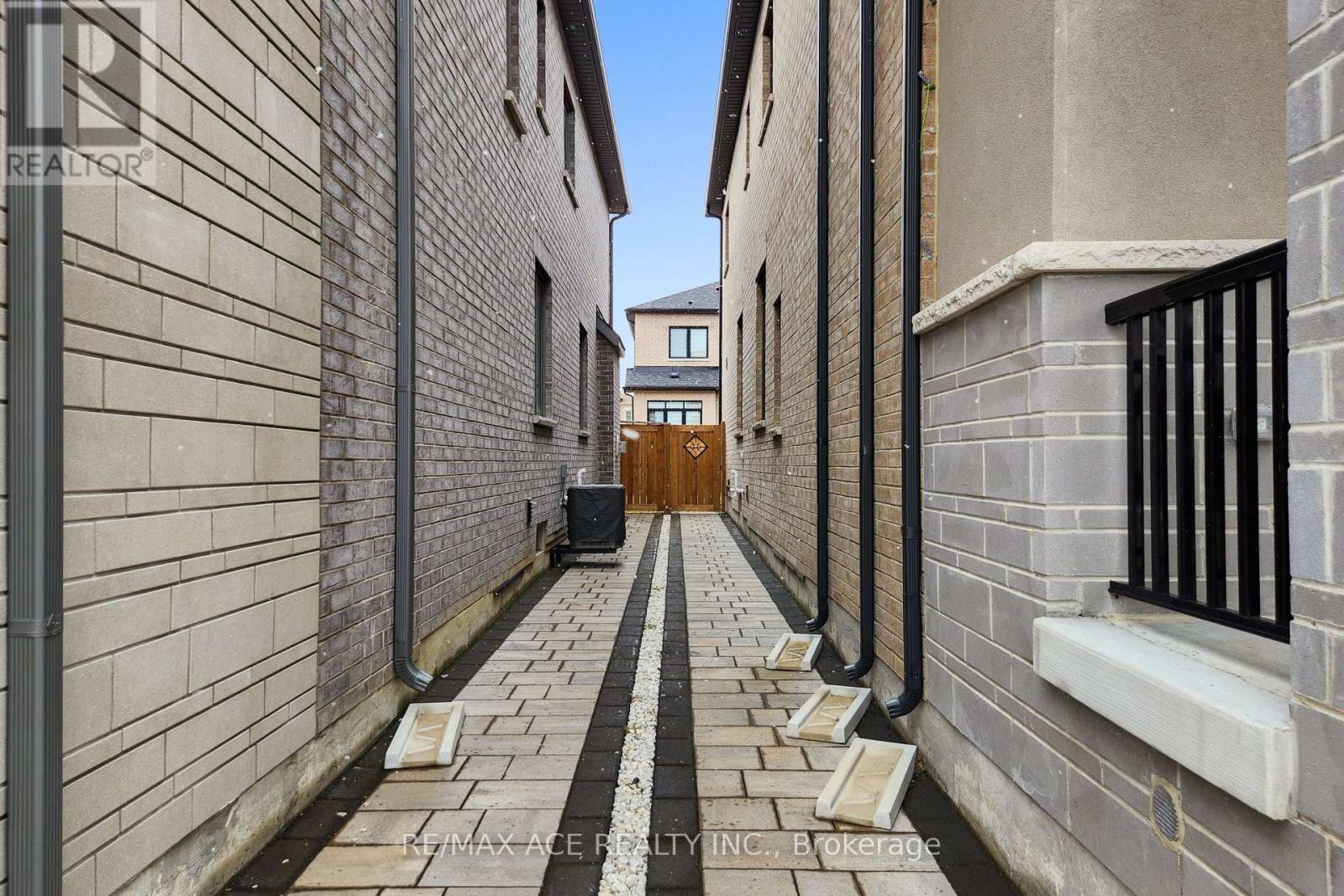 63 Suttonrail Way, Whitchurch-Stouffville, Ontario  L4A 0E4 - Photo 47 - N12930902