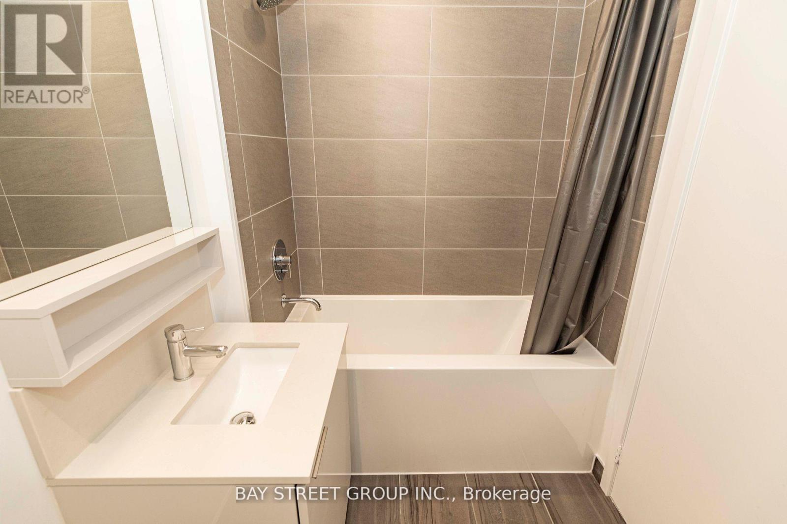 2607 - 950 Portage Pkwy Parkway, Vaughan, Ontario  L4K 0J7 - Photo 9 - N12930912