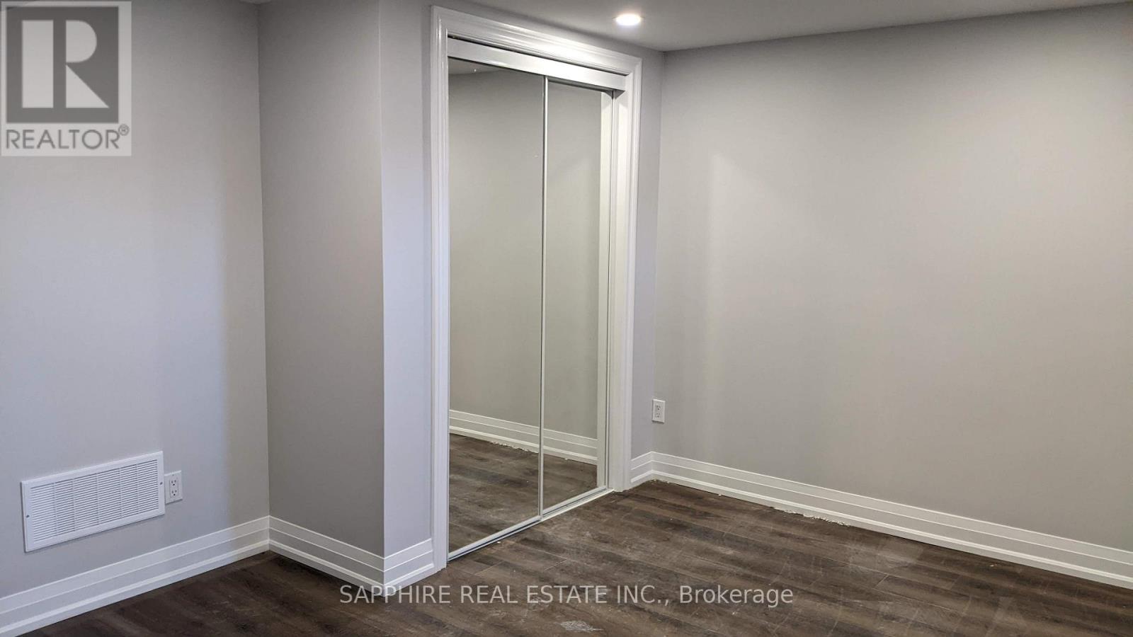 607 Weynway (Basement) Court, Oakville, Ontario  L6L 4G8 - Photo 10 - W12930980