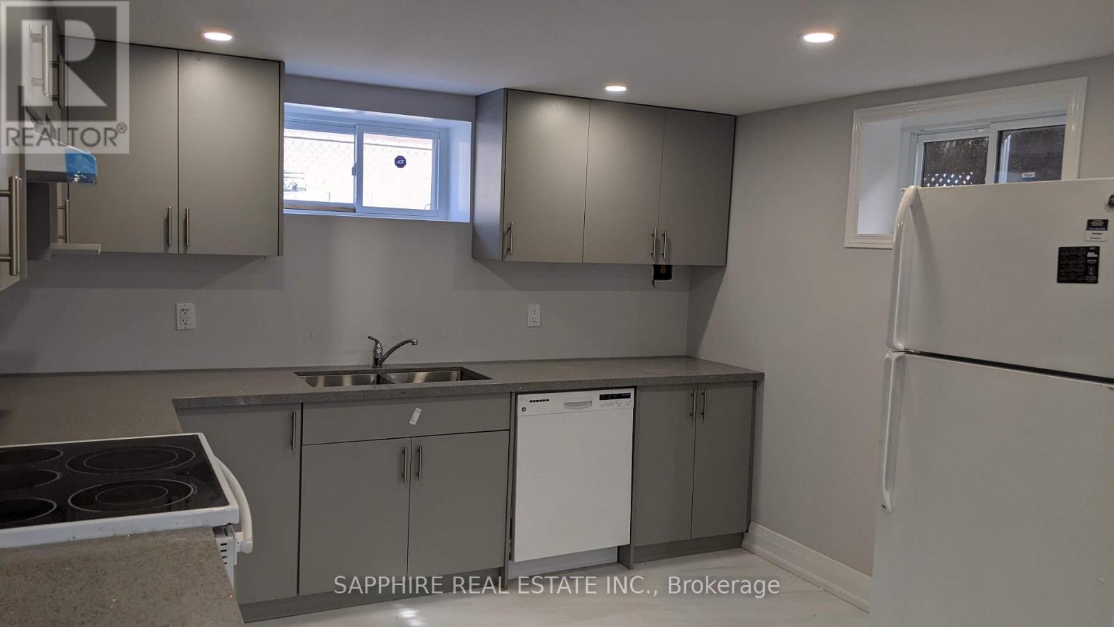 607 Weynway (Basement) Court, Oakville, Ontario  L6L 4G8 - Photo 2 - W12930980