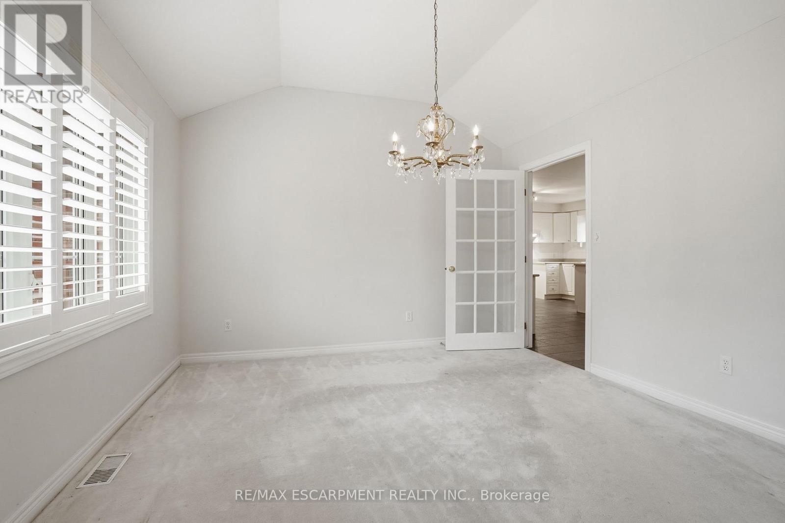 65 Jerseyville Road E, Hamilton, Ontario  L9G 1K2 - Photo 10 - X12930910