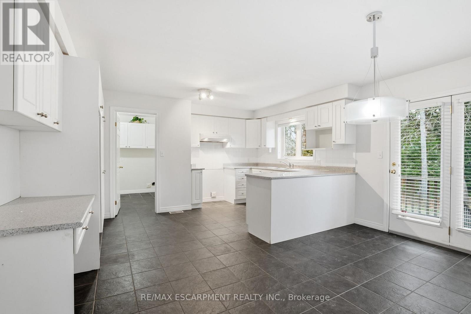 65 Jerseyville Road E, Hamilton, Ontario  L9G 1K2 - Photo 12 - X12930910