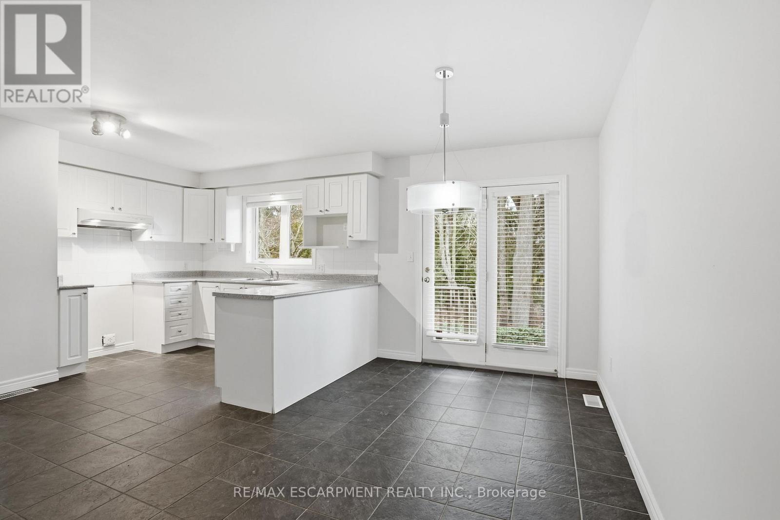 65 Jerseyville Road E, Hamilton, Ontario  L9G 1K2 - Photo 13 - X12930910