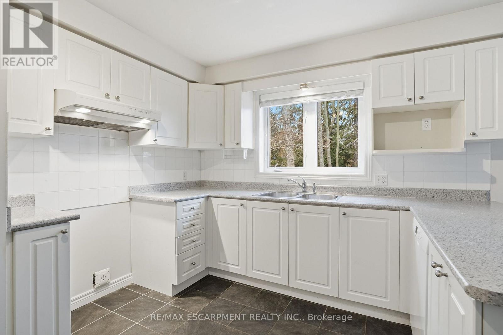 65 Jerseyville Road E, Hamilton, Ontario  L9G 1K2 - Photo 14 - X12930910