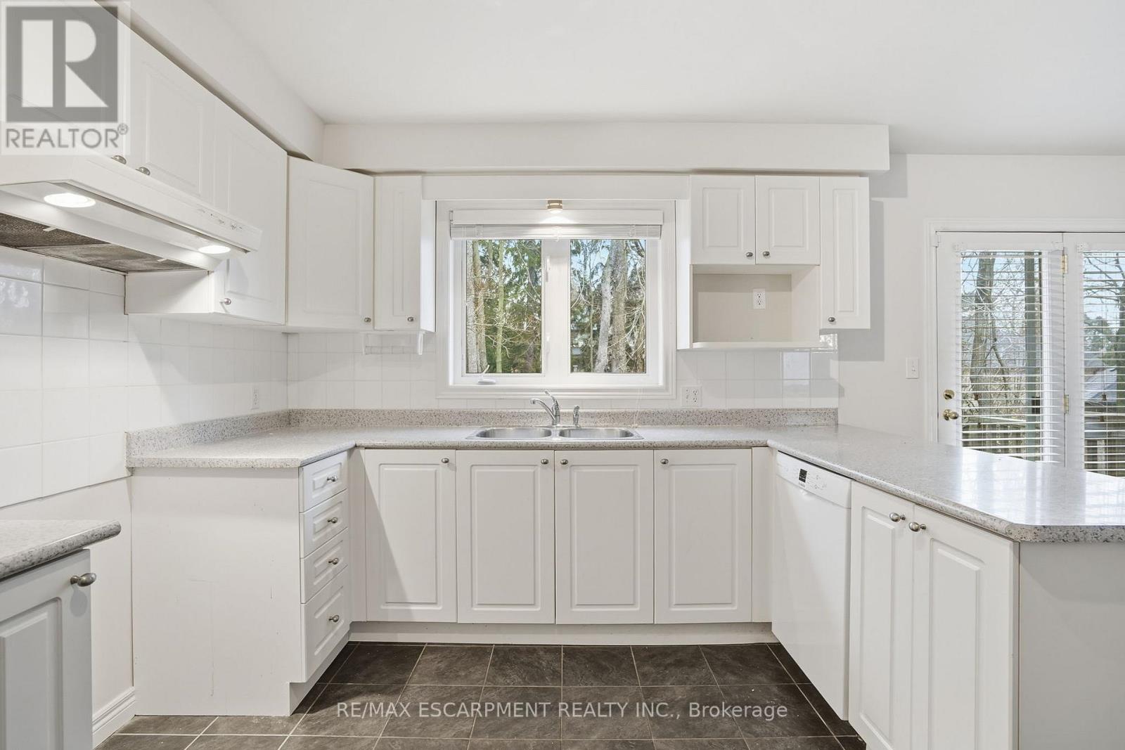 65 Jerseyville Road E, Hamilton, Ontario  L9G 1K2 - Photo 15 - X12930910