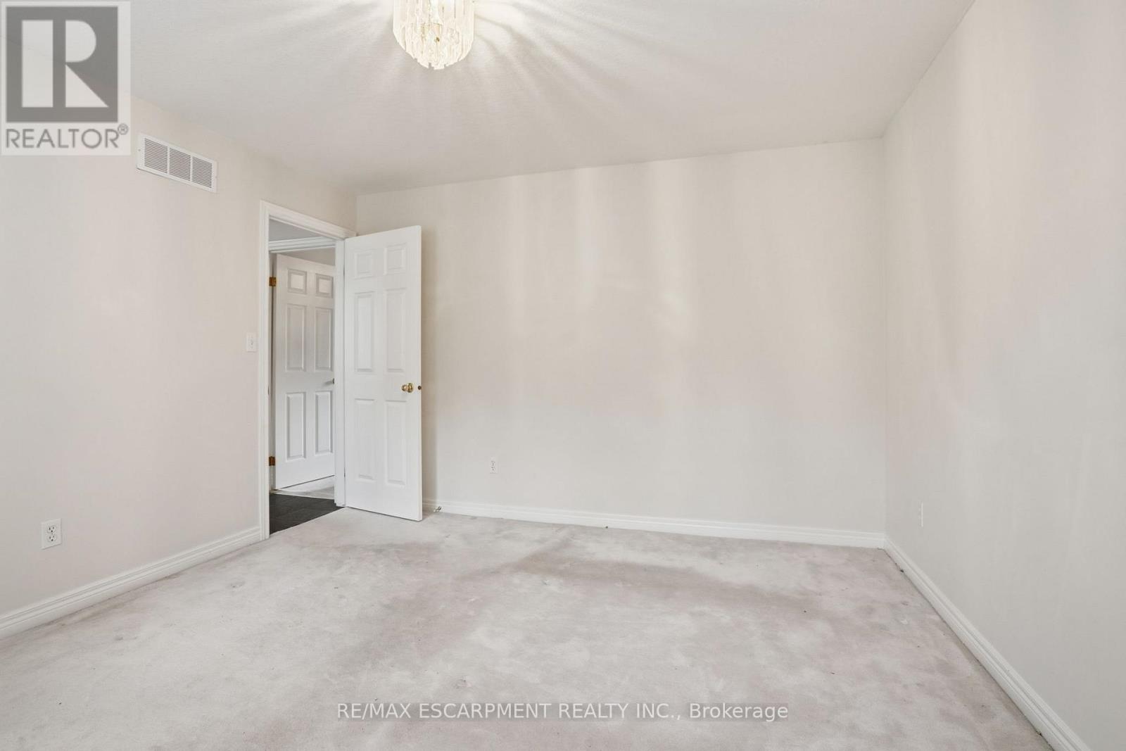 65 Jerseyville Road E, Hamilton, Ontario  L9G 1K2 - Photo 22 - X12930910