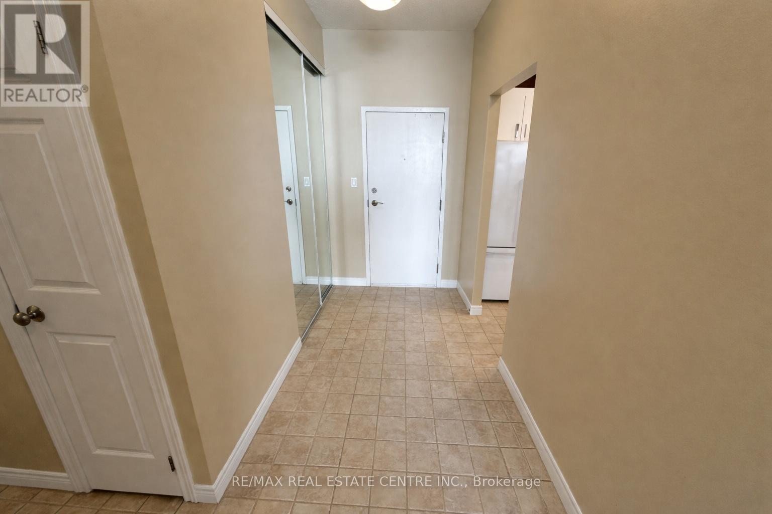 506 - 5 Ogilvie Street, Hamilton, Ontario  L9H 2S1 - Photo 4 - X12930926