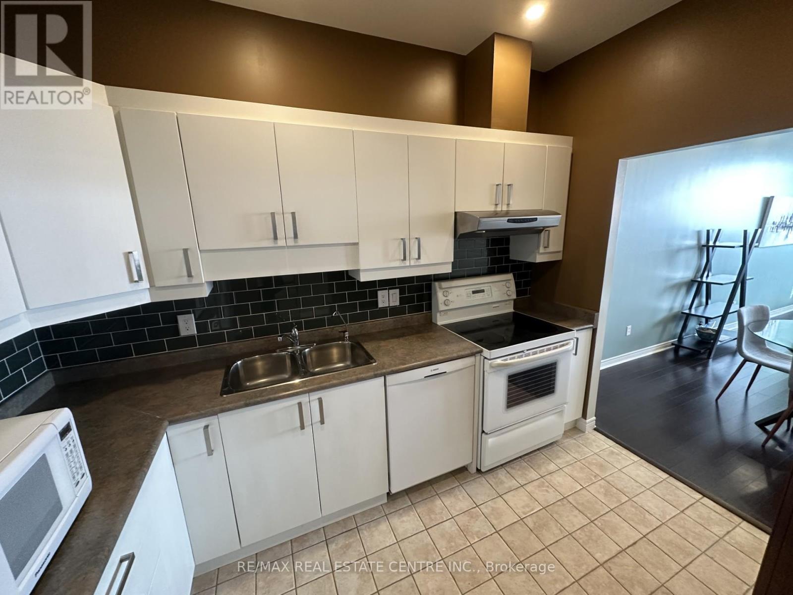 506 - 5 Ogilvie Street, Hamilton, Ontario  L9H 2S1 - Photo 6 - X12930926