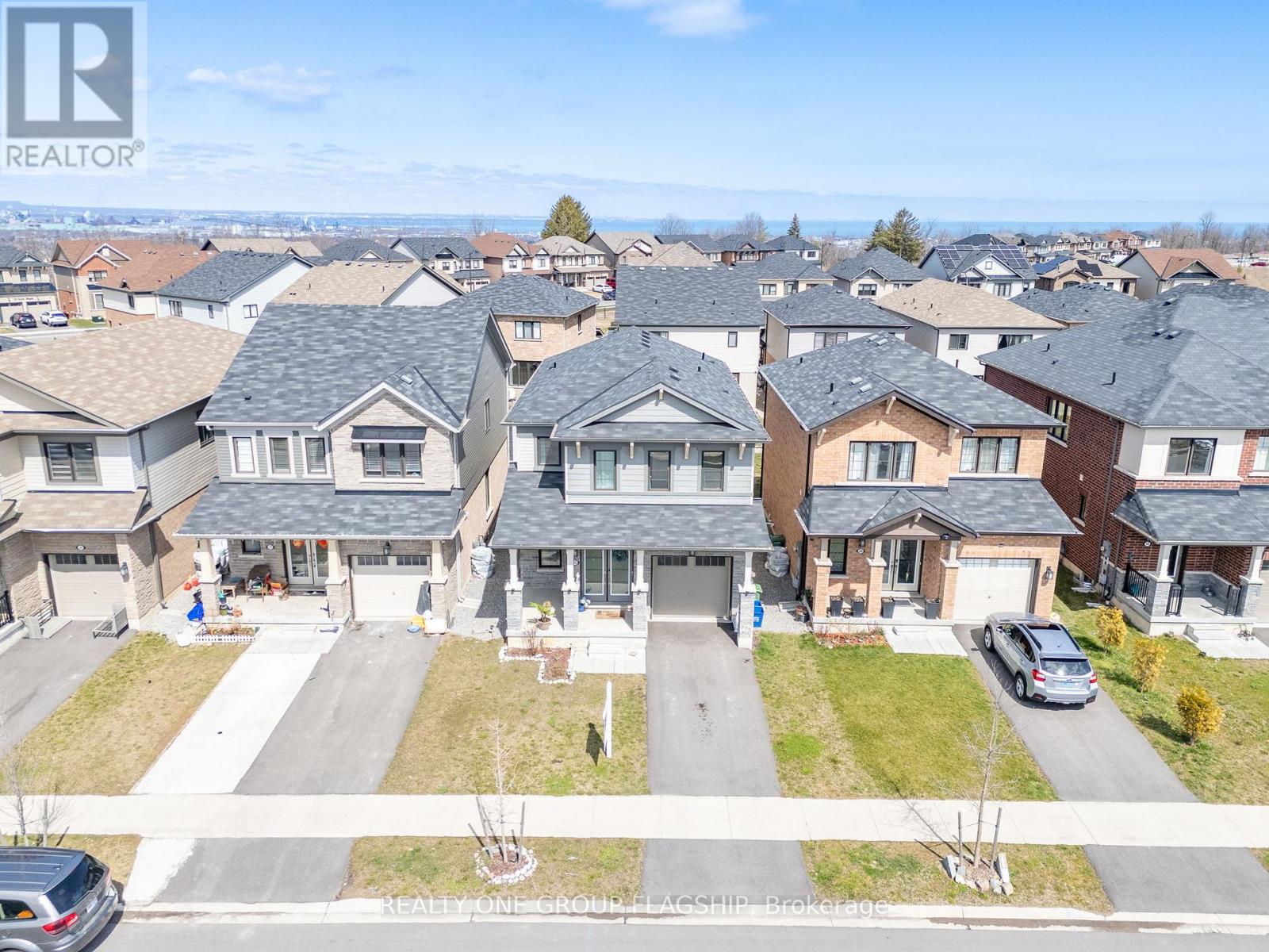 312 Bedrock Drive, Hamilton, Ontario  L8J 0M4 - Photo 3 - X12930936