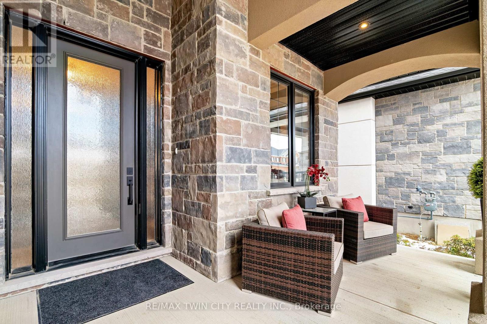 517 Blair Creek Drive, Kitchener, Ontario  N2P 0H5 - Photo 2 - X12930988