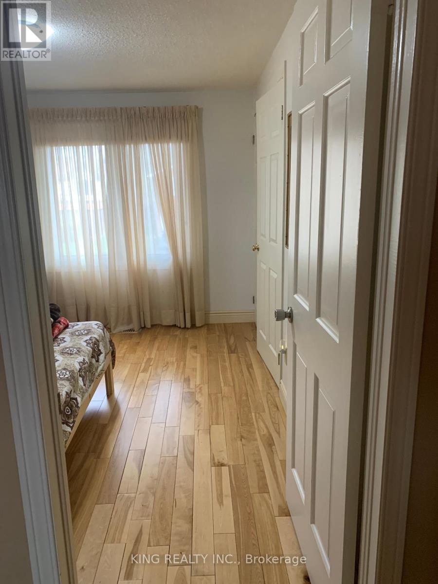 104 Elgin Drive, Brampton, Ontario  L6Y 2E8 - Photo 2 - W12928652