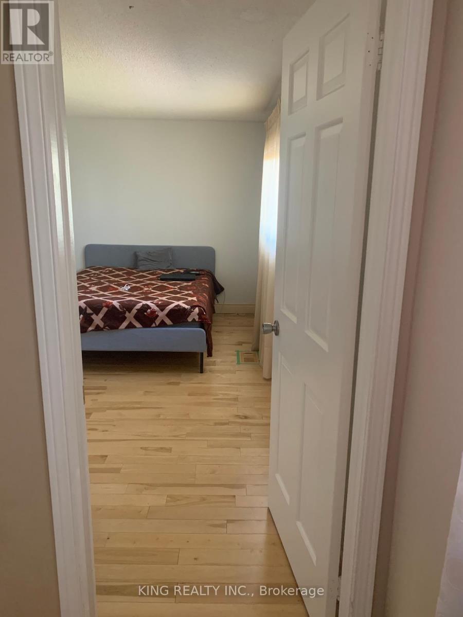 104 Elgin Drive, Brampton, Ontario  L6Y 2E8 - Photo 3 - W12928652