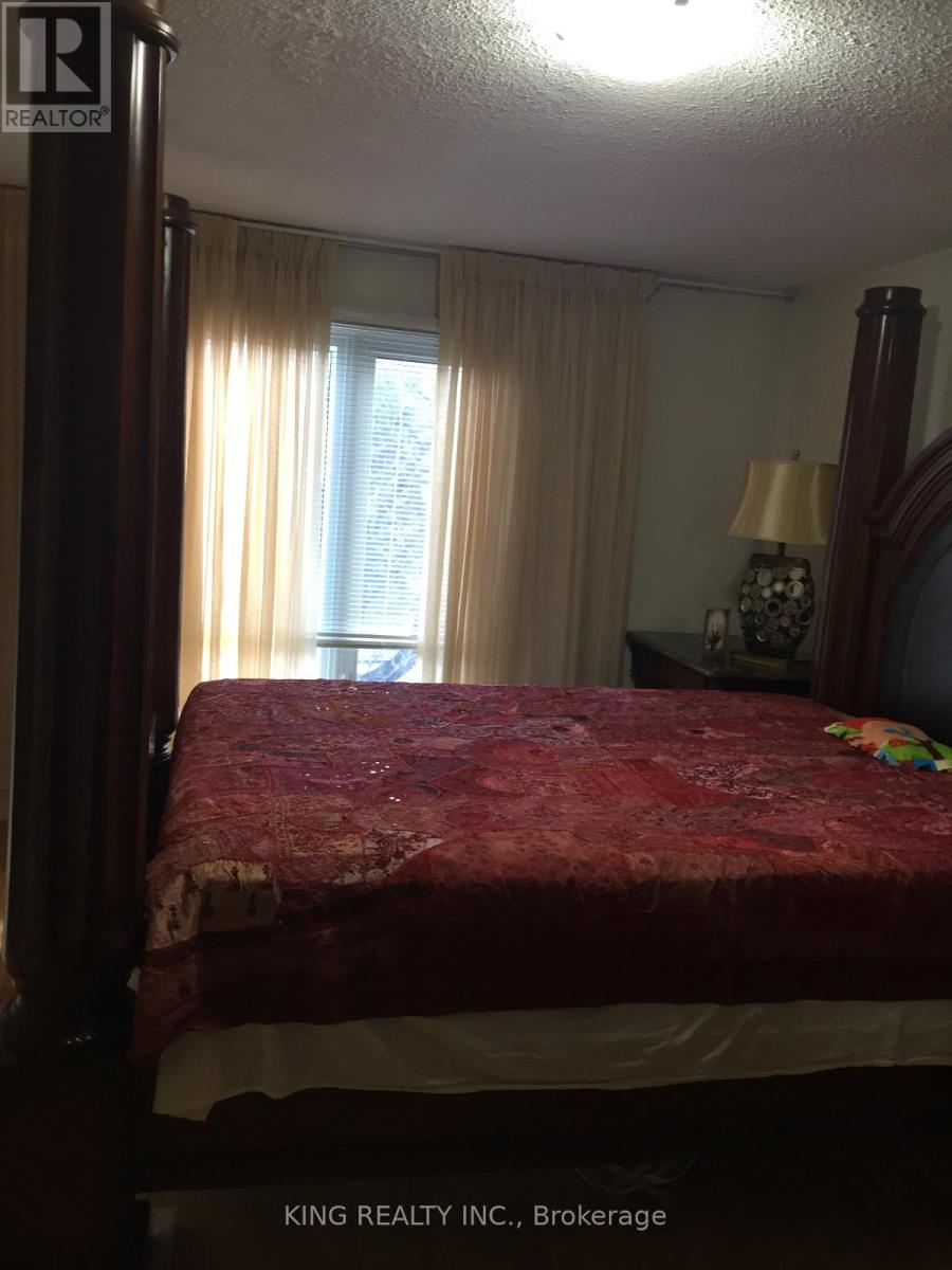 104 Elgin Drive, Brampton, Ontario  L6Y 2E8 - Photo 5 - W12928652