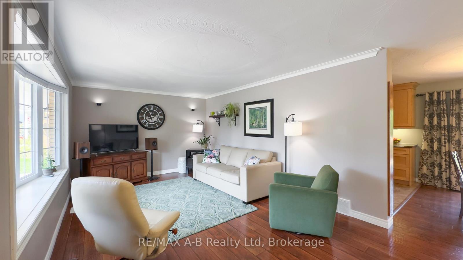 43 Widder Street W, St. Marys, Ontario  N4X 1A5 - Photo 5 - X12393273