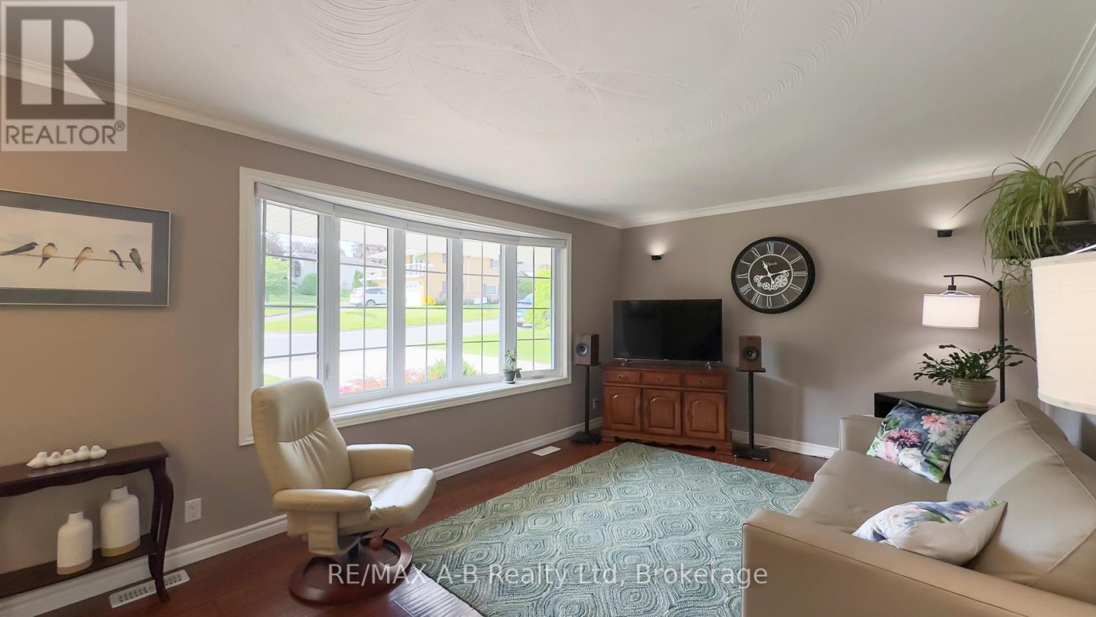 43 Widder Street W, St. Marys, Ontario  N4X 1A5 - Photo 6 - X12393273