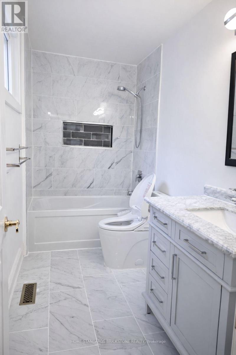 122 Lowe Boulevard, Newmarket, Ontario  L3Y 5T2 - Photo 12 - N12906510