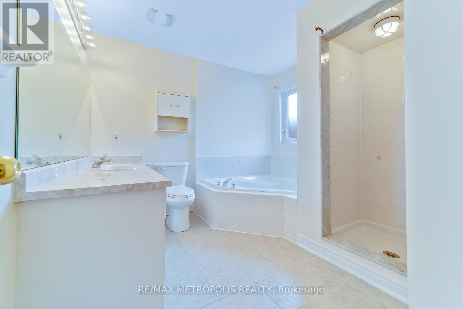 16b Gower Street, Toronto, Ontario  M4B 3P5 - Photo 12 - E12931002