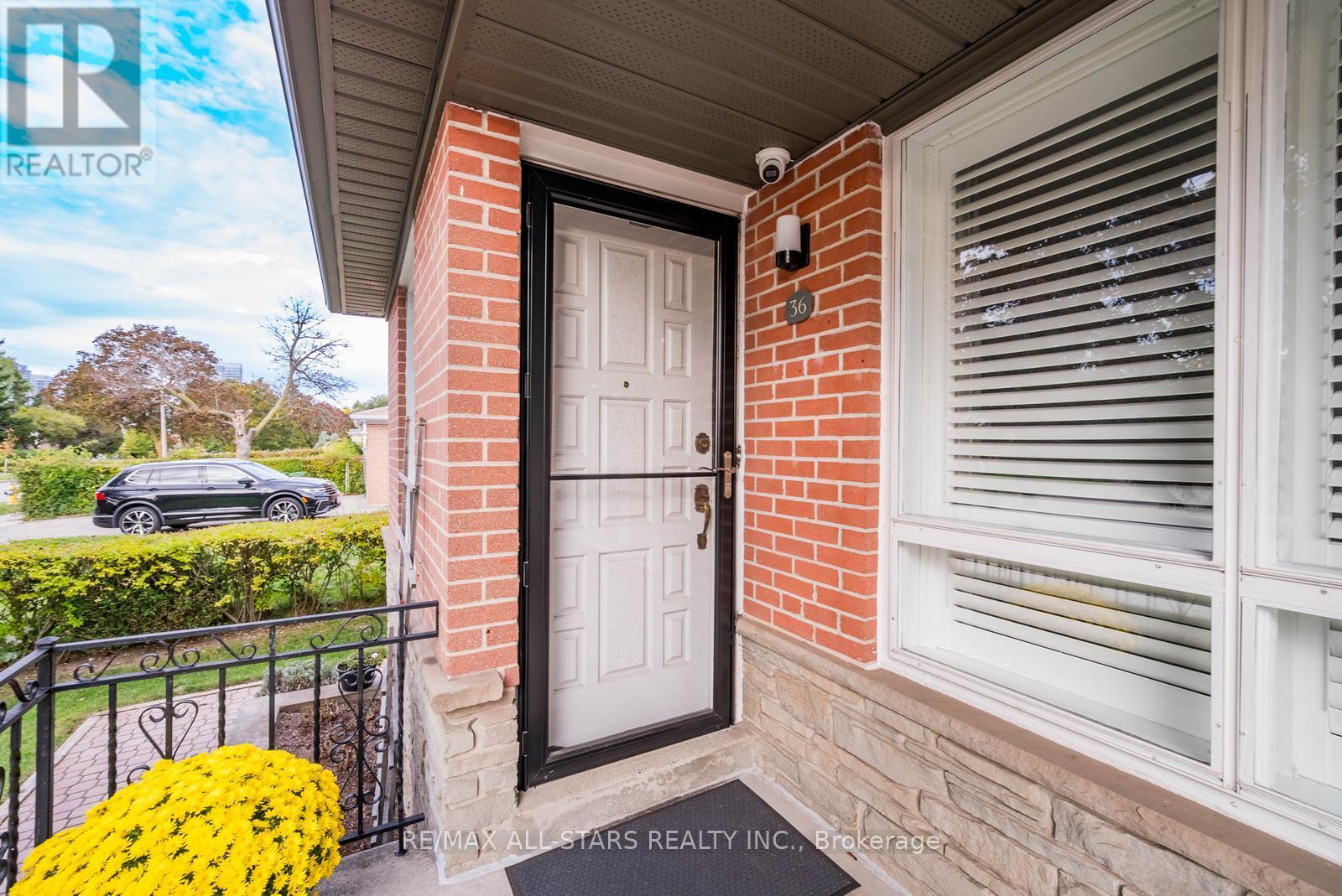 36 Midcroft Drive, Toronto, Ontario  M1S 1X2 - Photo 5 - E12931040