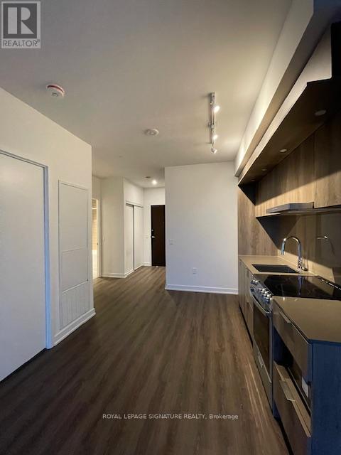 518 - 448 Burnhamthorpe Road W, Mississauga, Ontario  L5B 2C4 - Photo 8 - W12929408