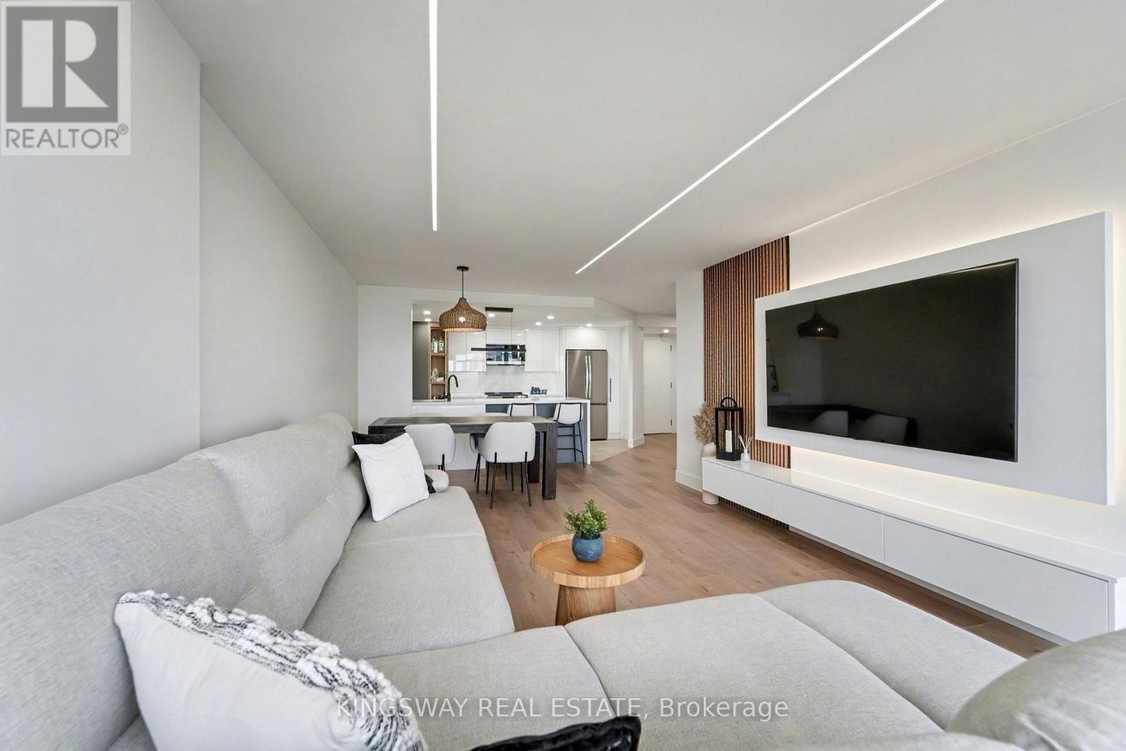 712 - 7420 Bathurst Street, Vaughan, Ontario  L4J 6X4 - Photo 2 - N12931022