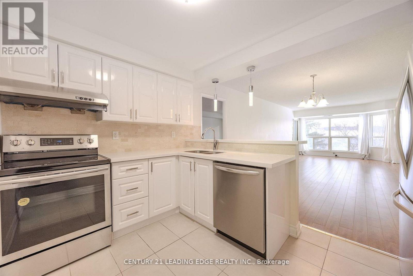 302 - 175 CEDAR AVENUE, Richmond Hill, Ontario