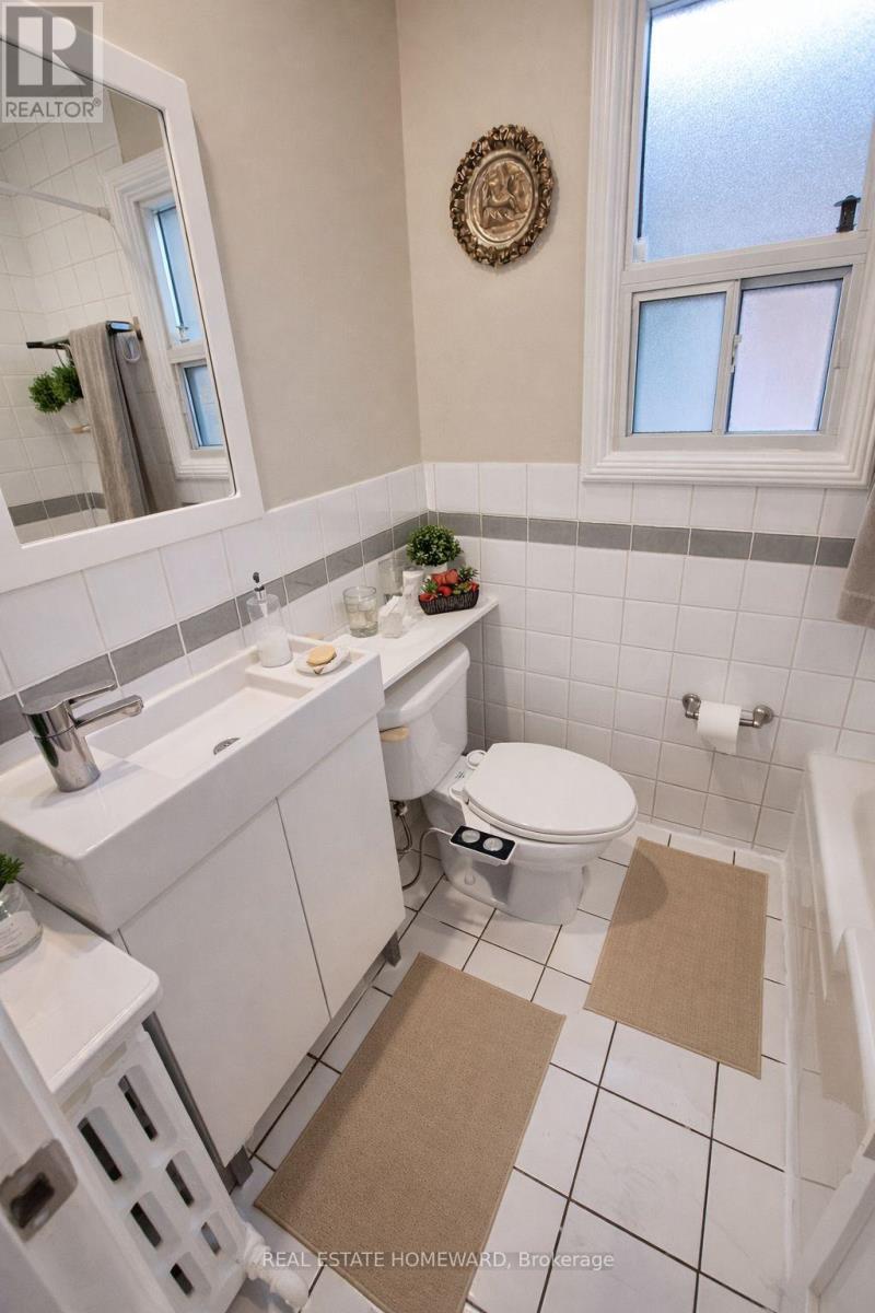 408 O'connor Drive, Toronto, Ontario  M4J 2W3 - Photo 7 - E12928498