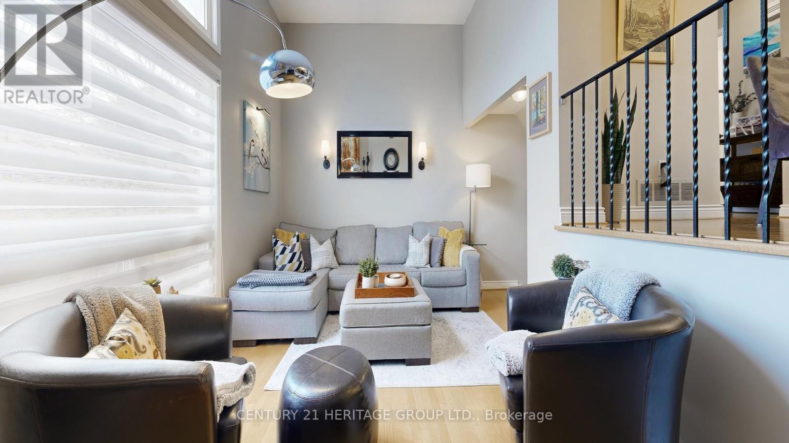 8 Dunkeld Way, Markham, Ontario  L3T 4Y9 - Photo 6 - N12914684