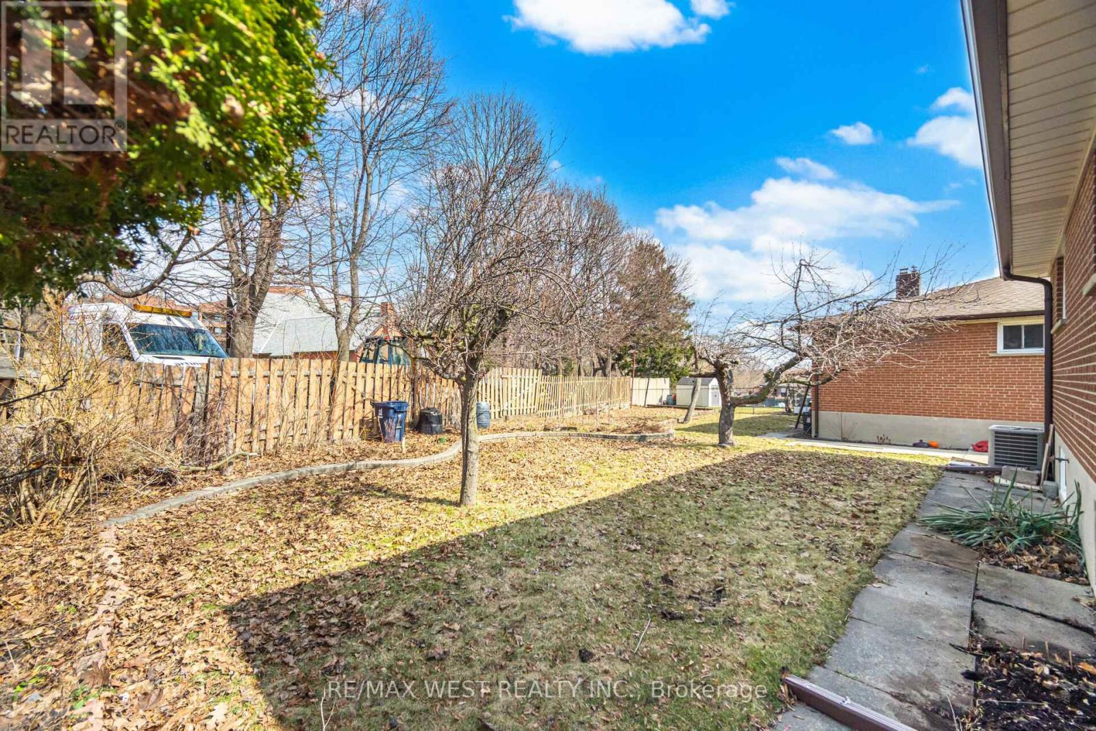 6 Disan Court, Toronto, Ontario  M9V 4A7 - Photo 29 - W12930106