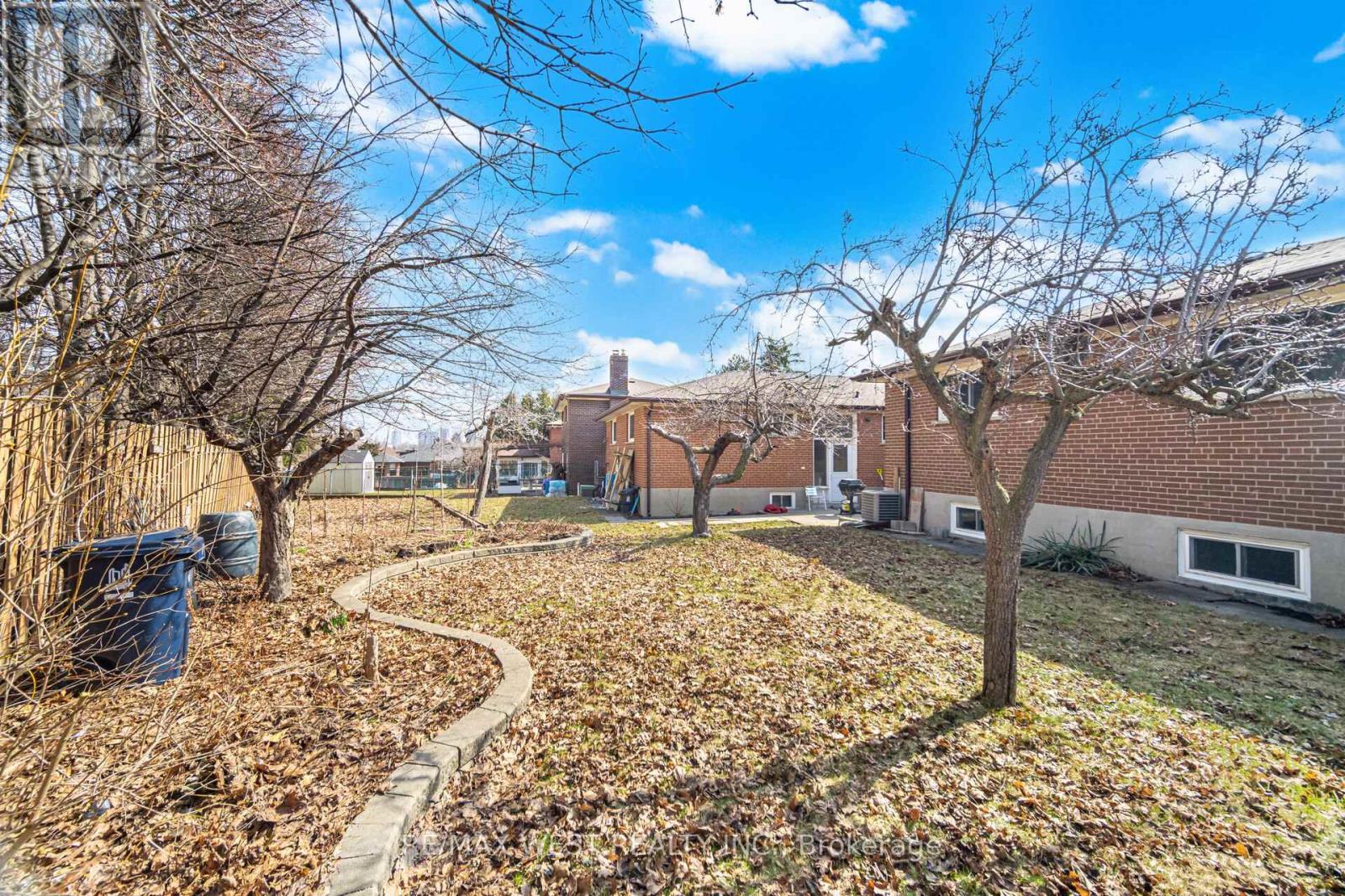 6 Disan Court, Toronto, Ontario  M9V 4A7 - Photo 30 - W12930106