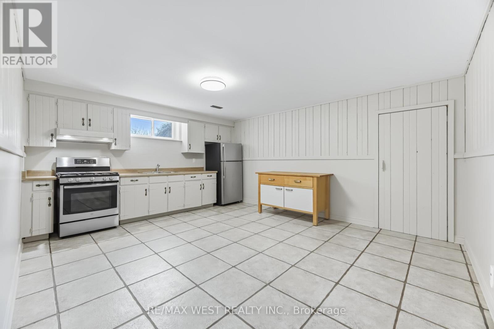 6 Disan Court, Toronto, Ontario  M9V 4A7 - Photo 25 - W12930106