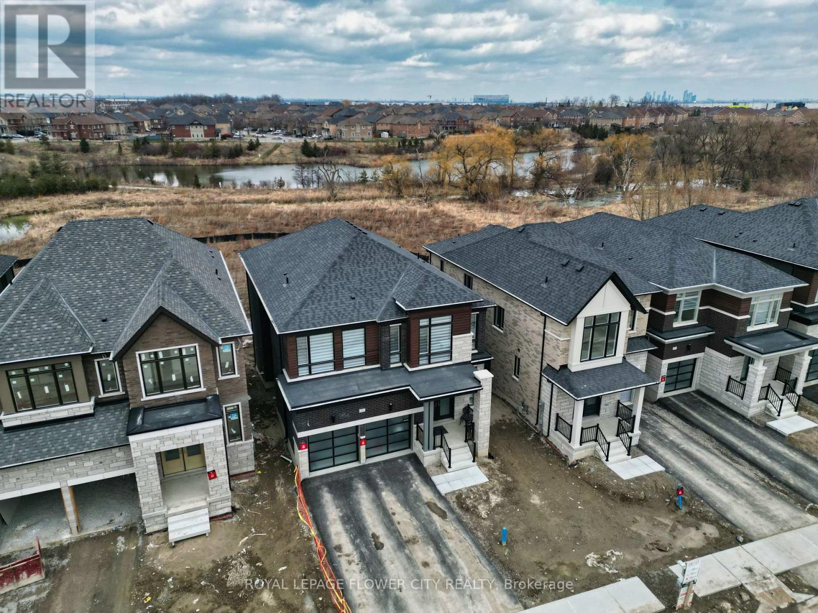 21 Aveena Road N, Brampton, Ontario  L6P 0Z5 - Photo 2 - W12930326