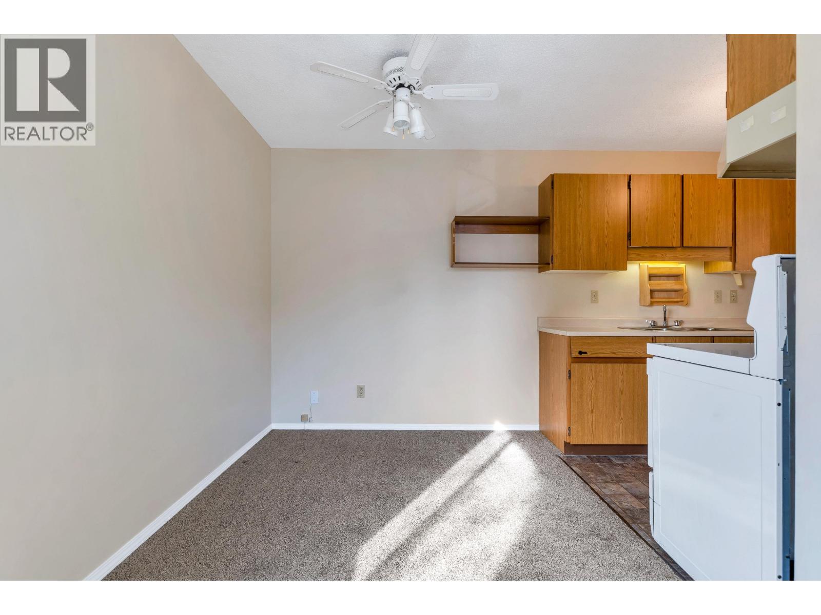 212 535 Blue Mountain Street, Coquitlam, British Columbia  V3J 4R2 - Photo 13 - R3104306