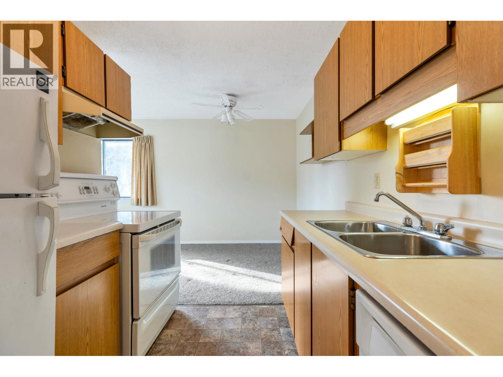 212 535 Blue Mountain Street, Coquitlam, British Columbia  V3J 4R2 - Photo 9 - R3104306