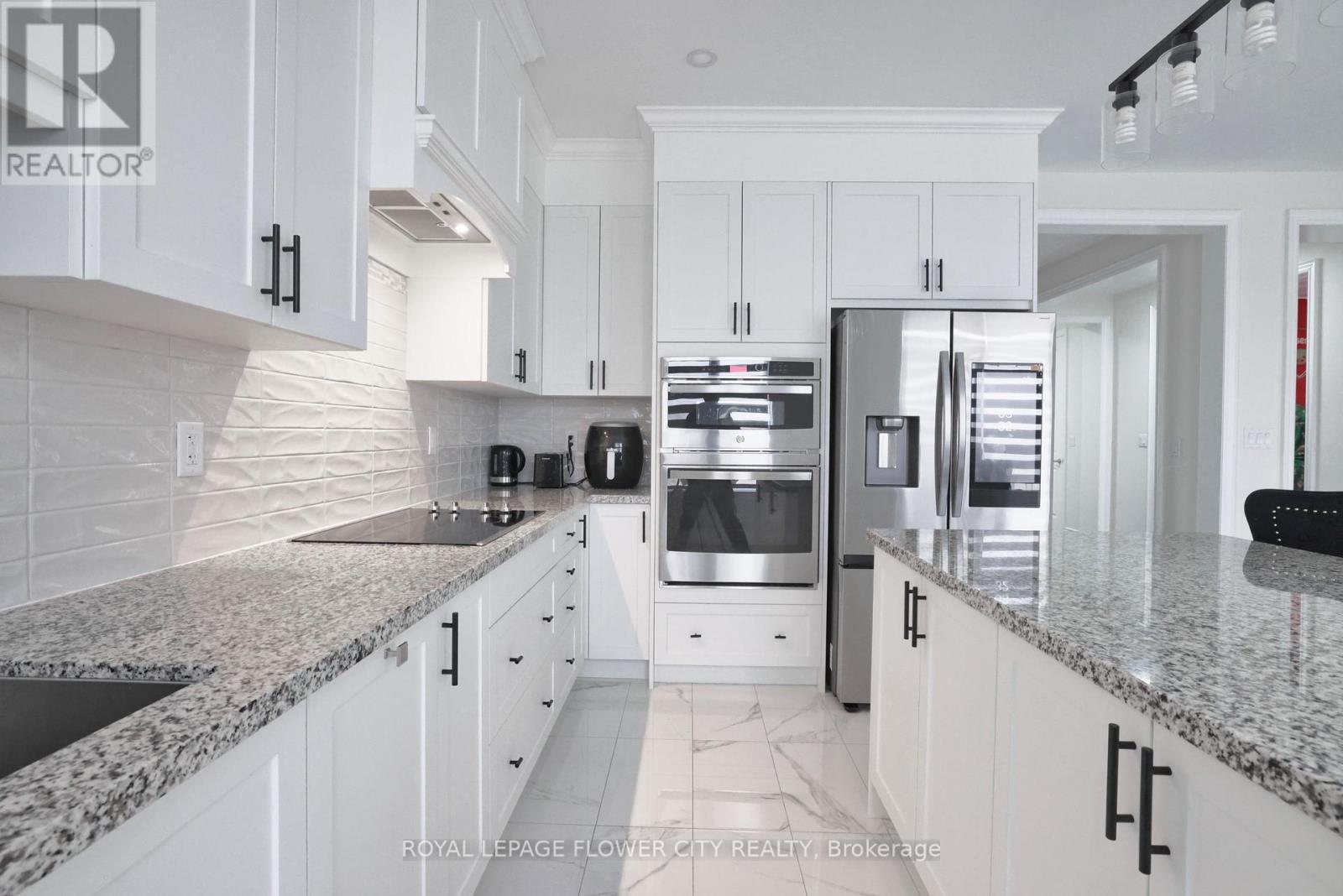 21 Aveena Road N, Brampton, Ontario  L6P 0Z5 - Photo 8 - W12930326