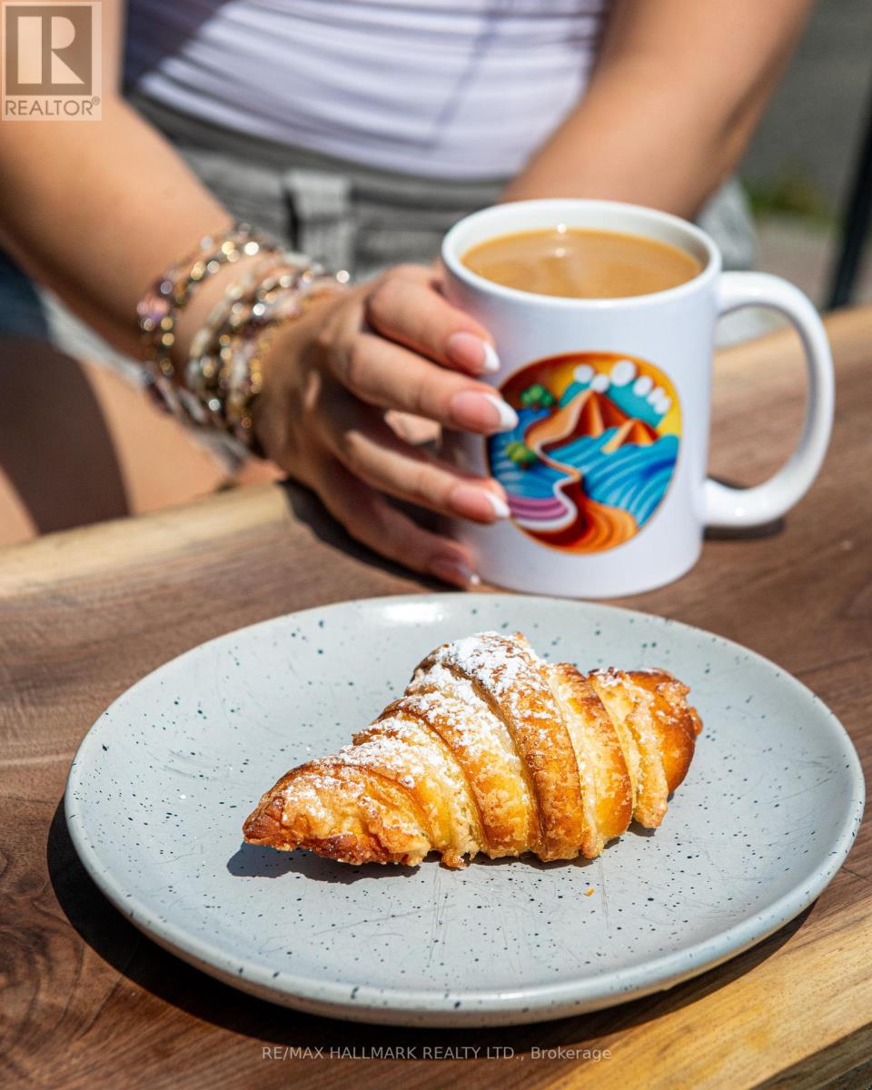 2256 Queen Street E, Toronto, Ontario  M4E 1G2 - Photo 9 - E12924976