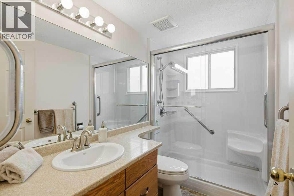 555 Queensland Circle Se, Calgary, Alberta  T2J 4P7 - Photo 15 - A2295695