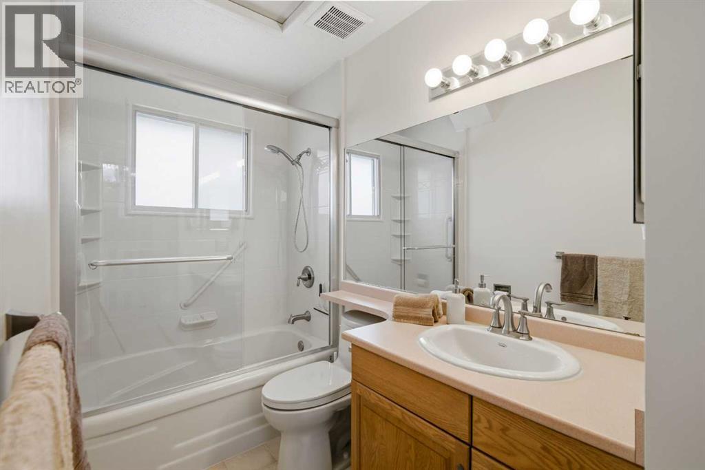 555 Queensland Circle Se, Calgary, Alberta  T2J 4P7 - Photo 23 - A2295695