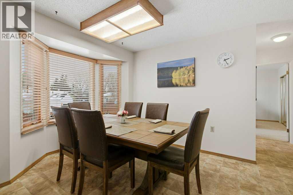 555 Queensland Circle Se, Calgary, Alberta  T2J 4P7 - Photo 10 - A2295695