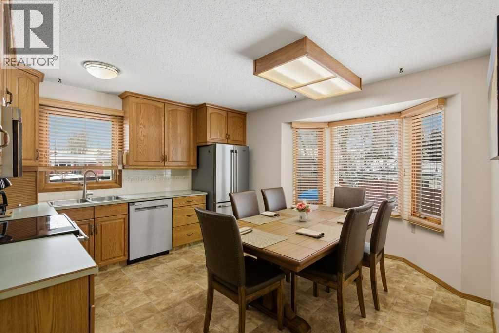 555 Queensland Circle Se, Calgary, Alberta  T2J 4P7 - Photo 9 - A2295695