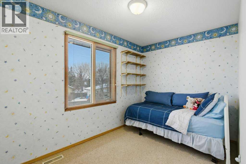 555 Queensland Circle Se, Calgary, Alberta  T2J 4P7 - Photo 21 - A2295695