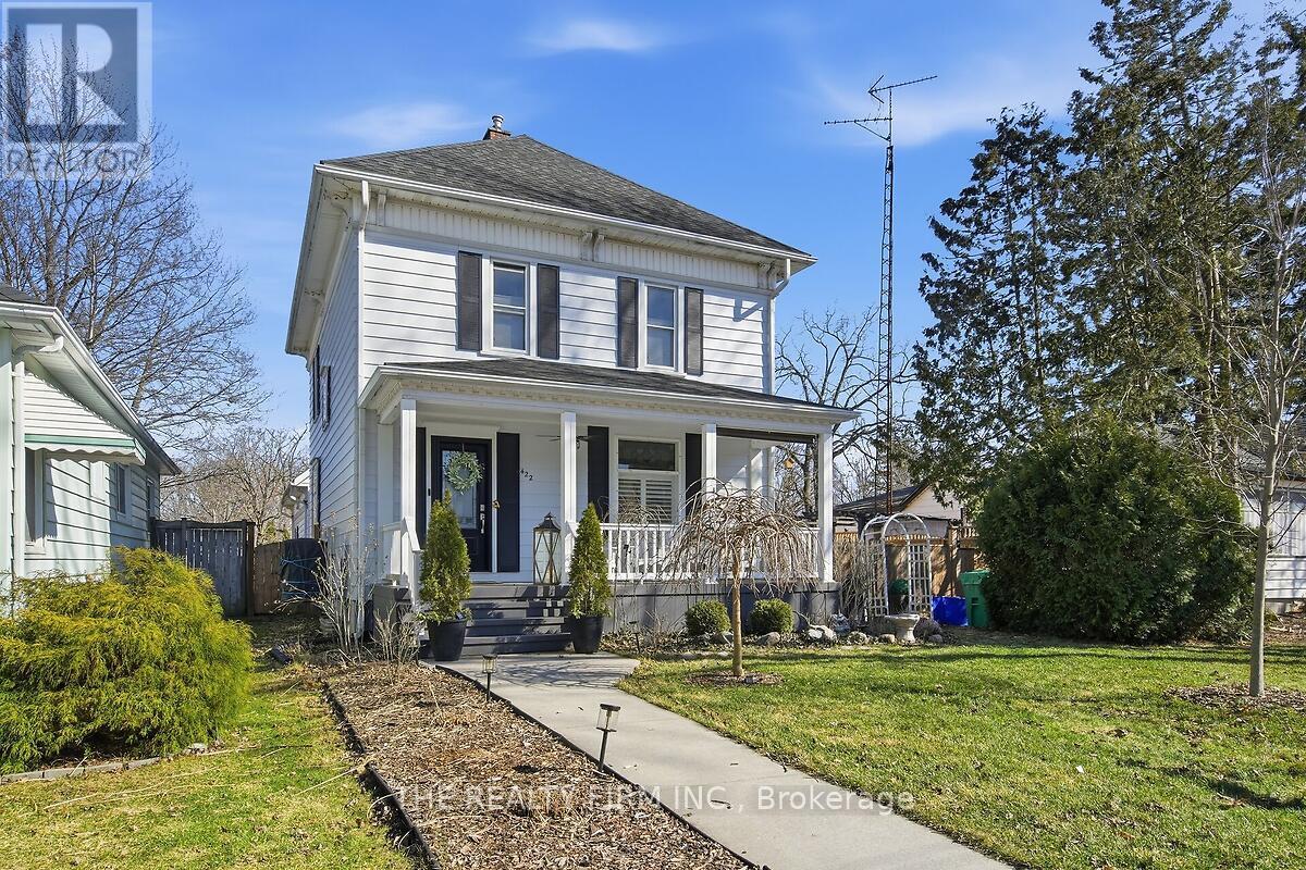 422 Greenfield Street, Petrolia, Ontario  N0N 1R0 - Photo 1 - X12931094