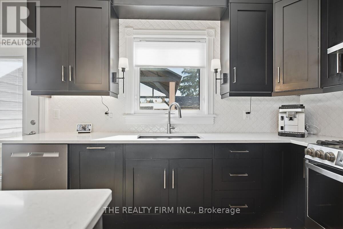 422 Greenfield Street, Petrolia, Ontario  N0N 1R0 - Photo 19 - X12931094