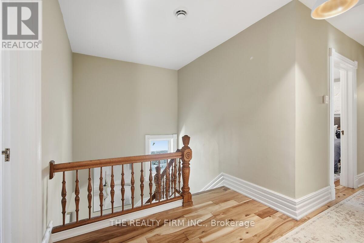 422 Greenfield Street, Petrolia, Ontario  N0N 1R0 - Photo 29 - X12931094